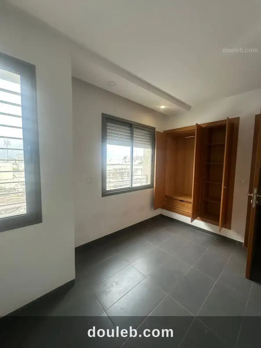 3 appartements bureautiques haut st à ain zaghwen à Tunis