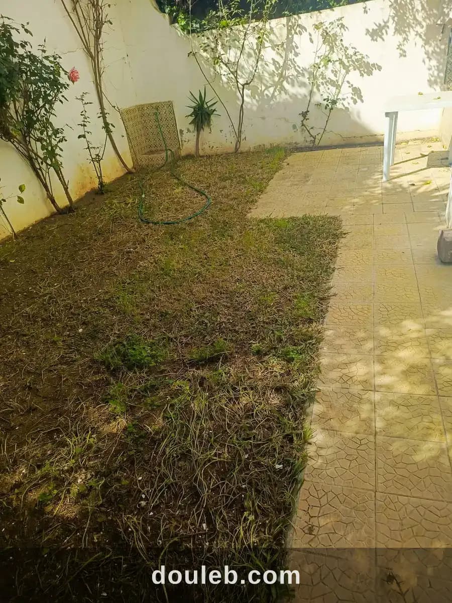 Ennasr 2 spacieux appt s4 avec jardin et terrasse à Ariana