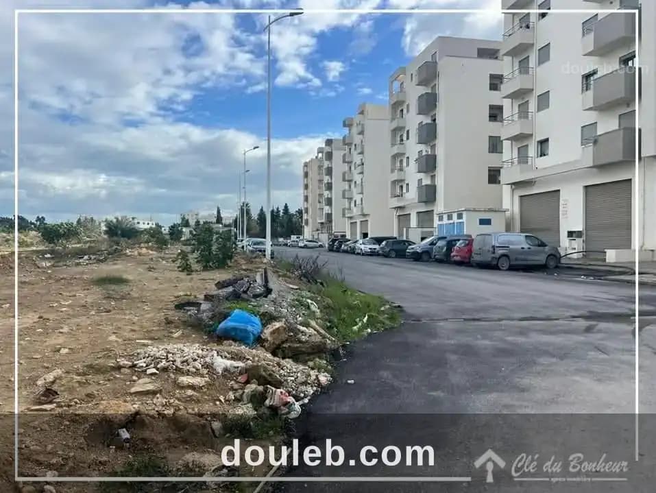 Terrain pour promoteur à la soukra dar fadhal à Ariana