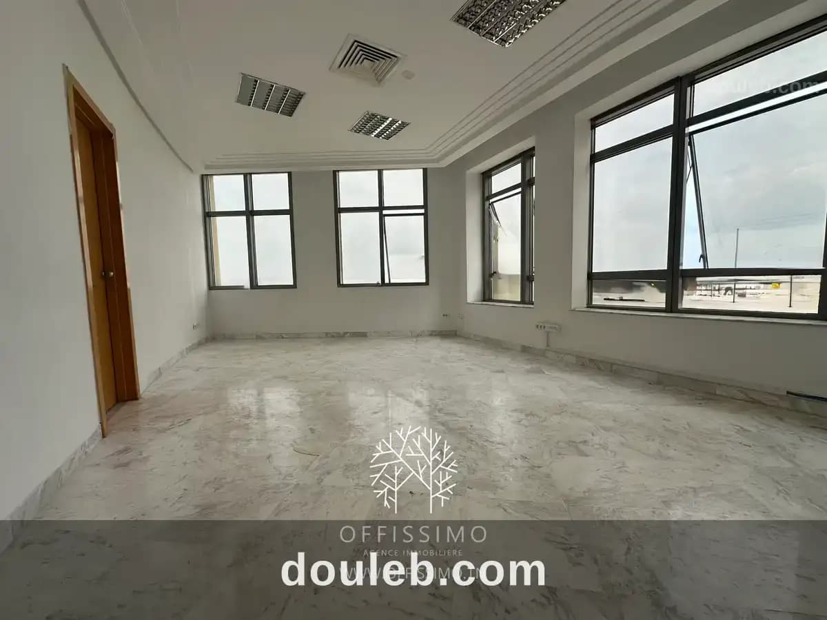 Bureau 7 pieces haut standing lac 1 à Tunis