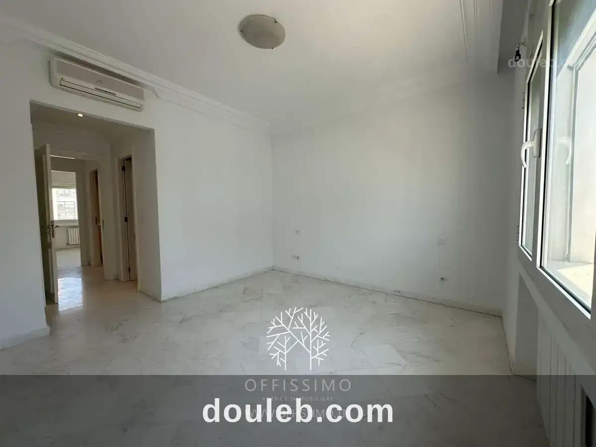 Appartement s3 vide aux berges du lac 1 à Tunis