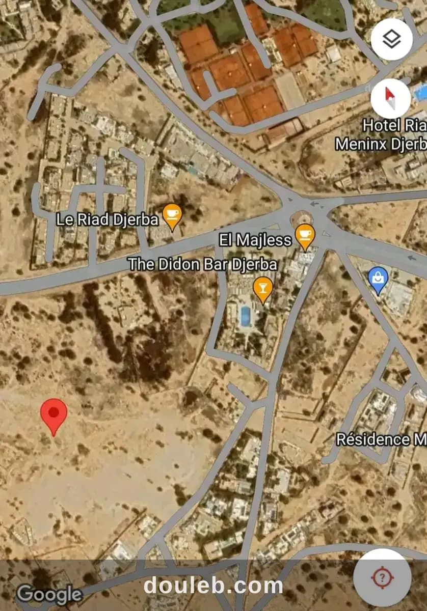Particulier terrain midoun derrière majles à Médenine