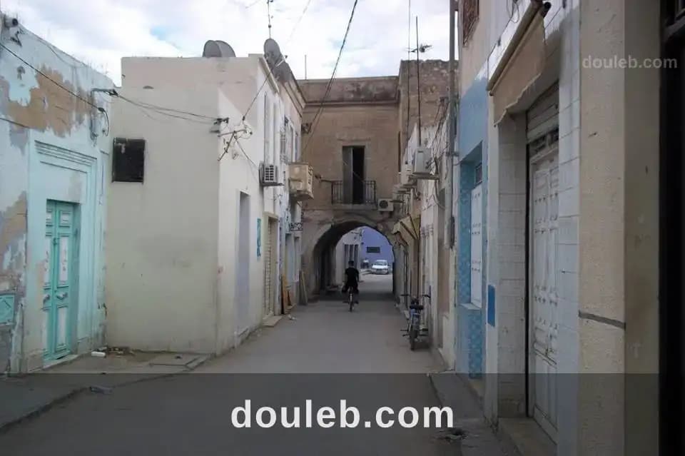 Vend maison au centre de moknine à Monastir