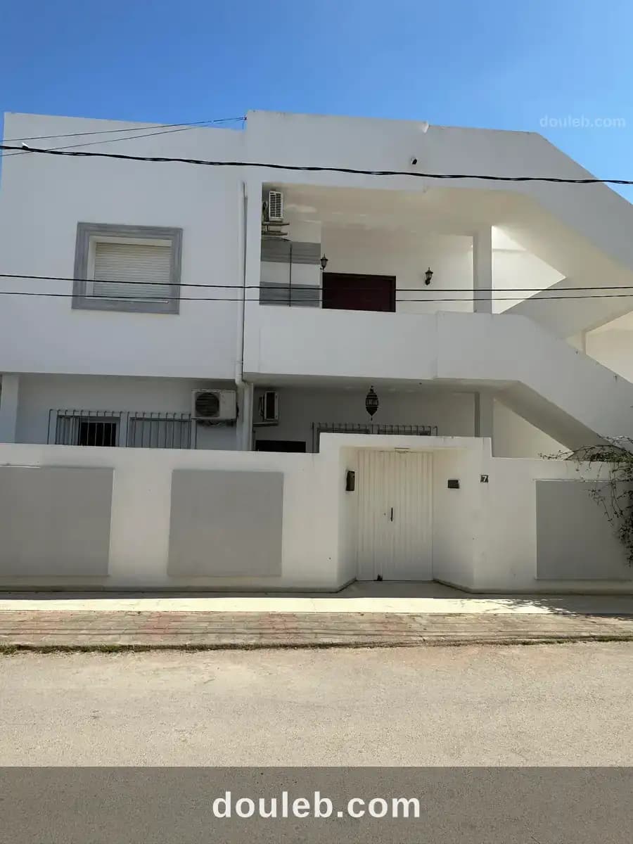 Particulier vend deux villas en excellent etat à Tunis
