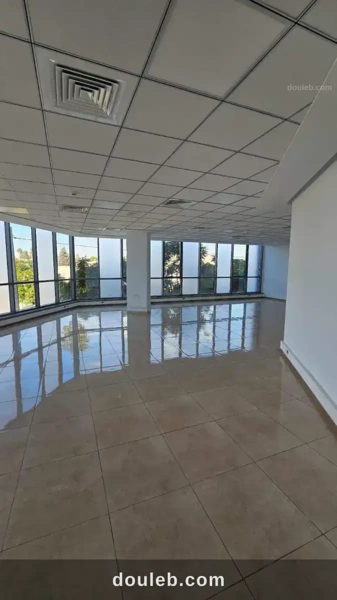 Immeuble récemment construit sup 2000 m à Tunis