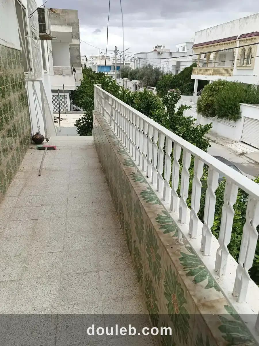 Étage de villa indépendant à saidia à Tunis