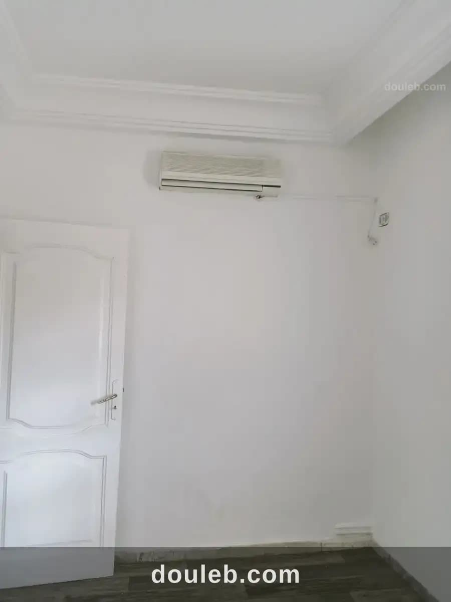 Jolie bureau s3 à Tunis