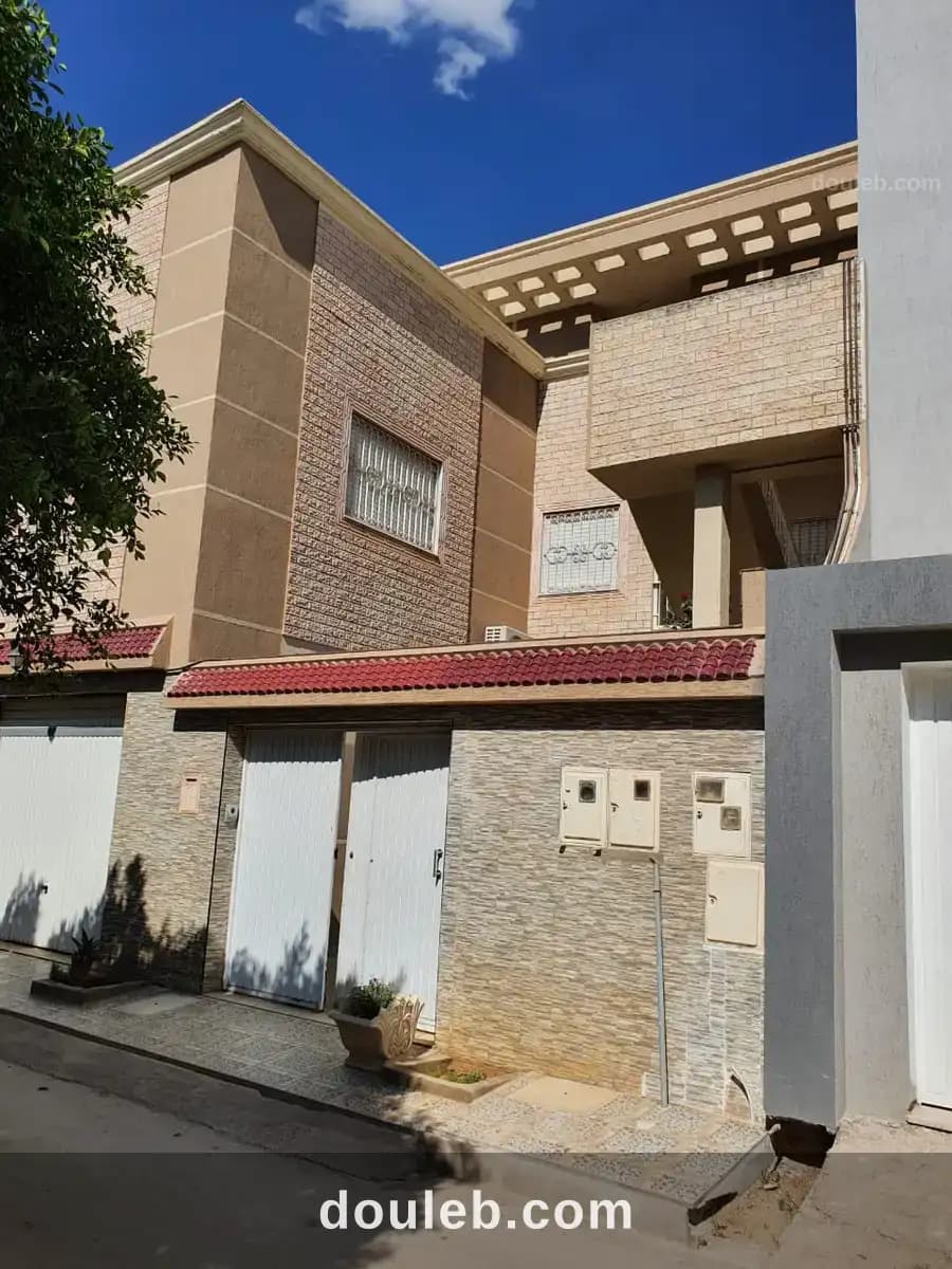 Trois appartements à jardin menzeh 3 à Ariana