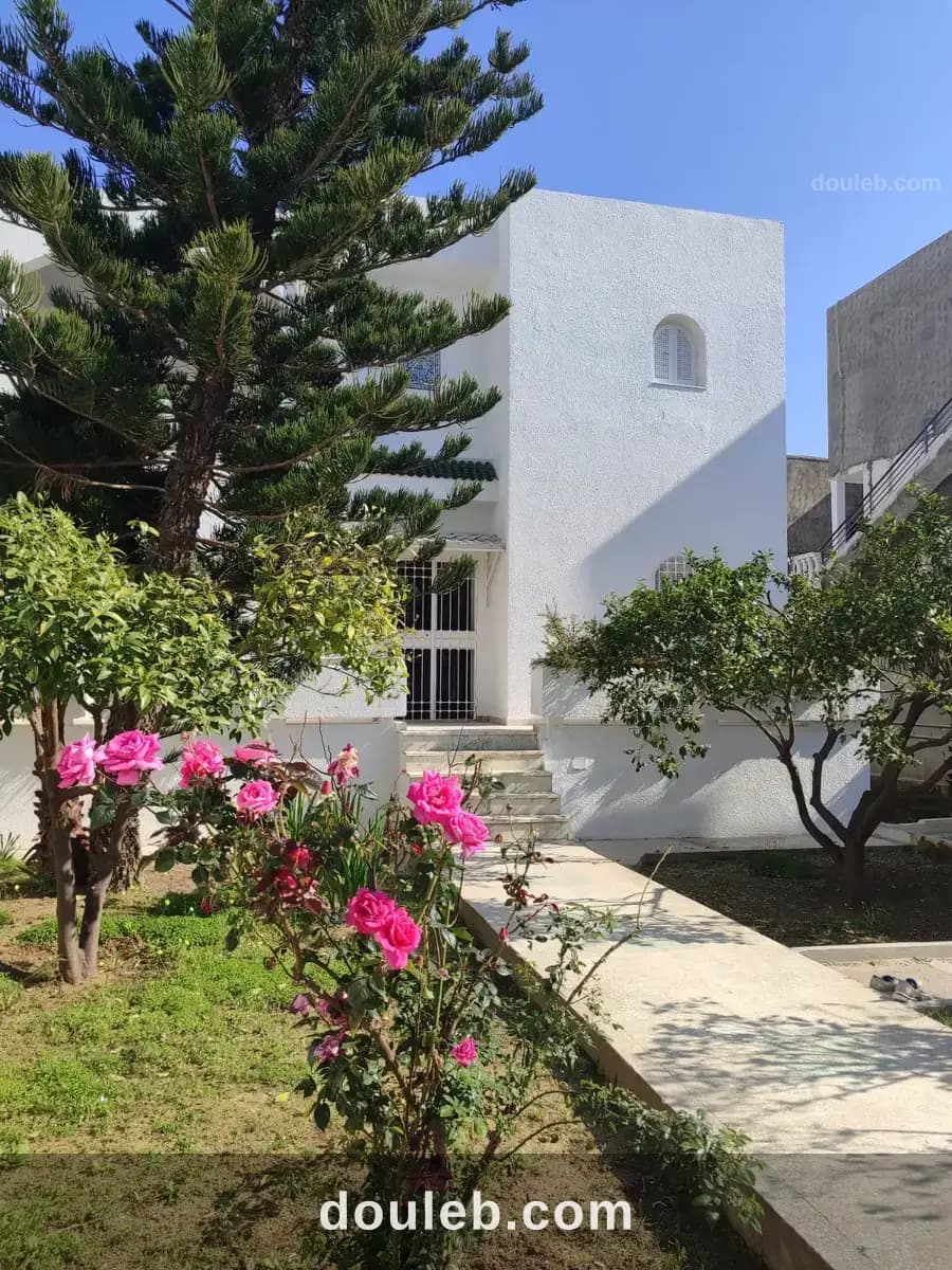 Superbe villa bon emplacement à Ben Arous