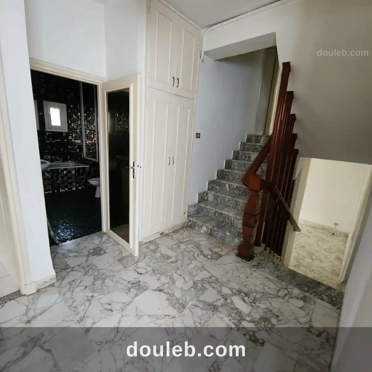 Menzah 6 spacieux triplex s4 avec jardin privatif à Ariana
