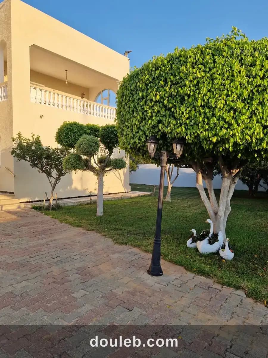 Belle villa meublée avec jardinet et vue mer à Sousse