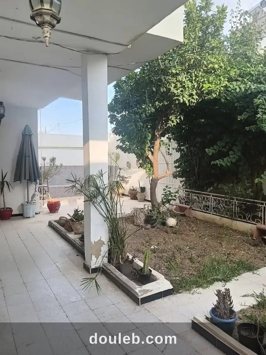 Villa sur deux niveaux à Ariana