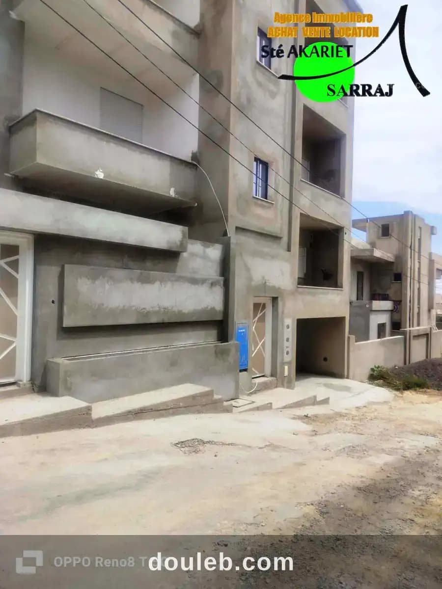 Immeuble manque finition quelque retouche à akouda à Sousse