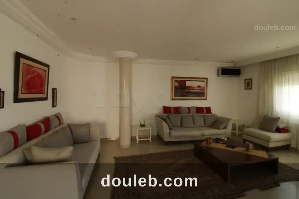 Etage de villa menzah6 à Ariana
