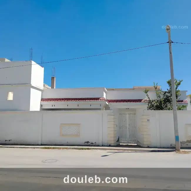 Maison à forte potentiel au rue du parc soukra à Ariana