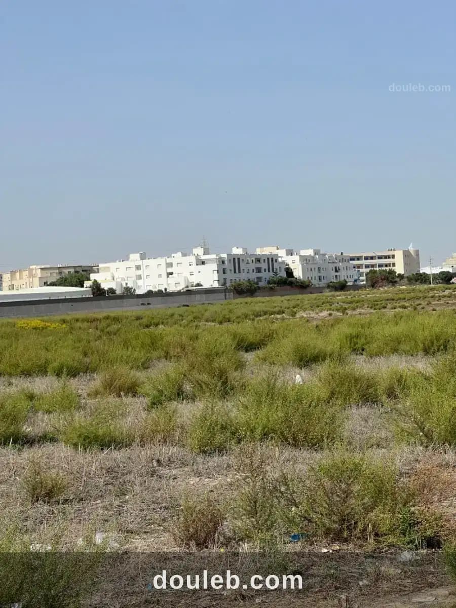 800 mètre carré derrière carrefour à Tunis