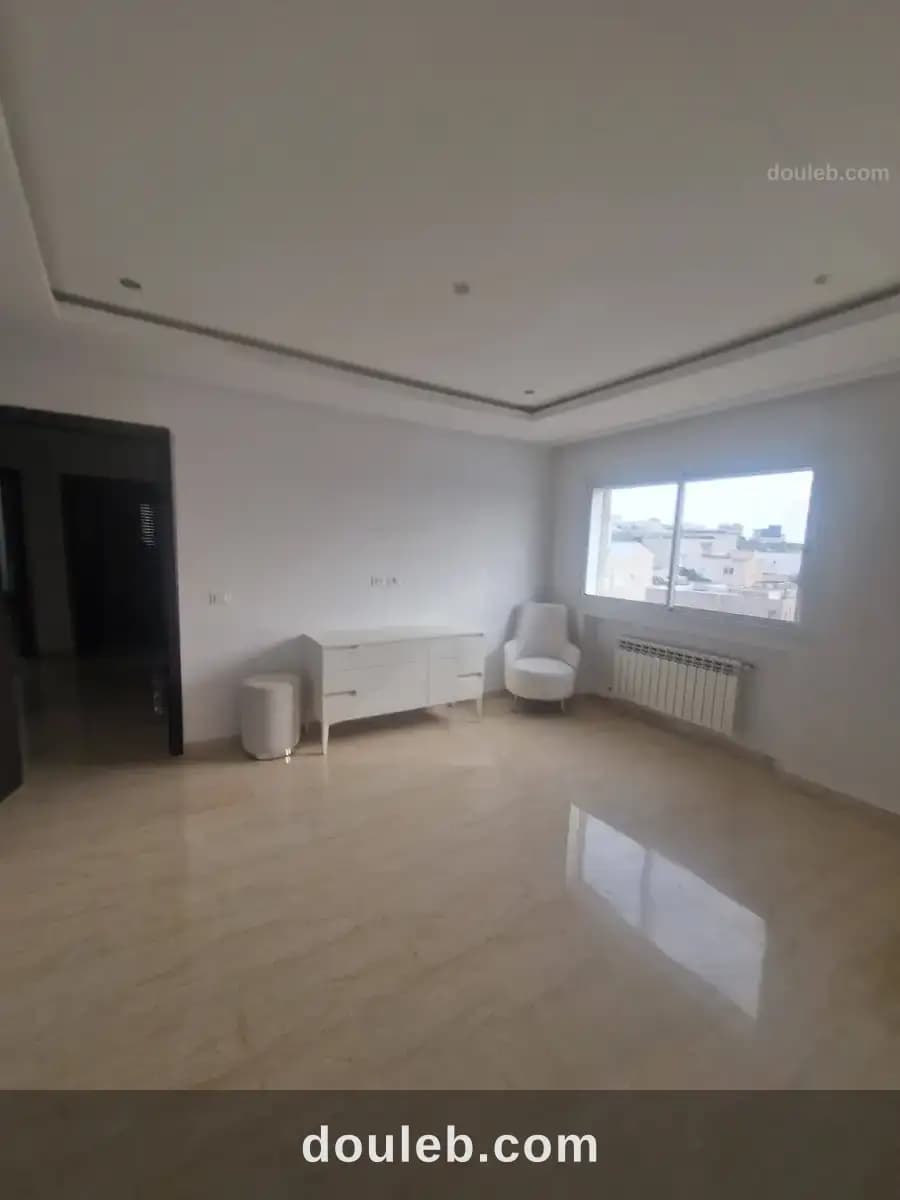 Etage de villa s4 dont une suite parentale à Ariana