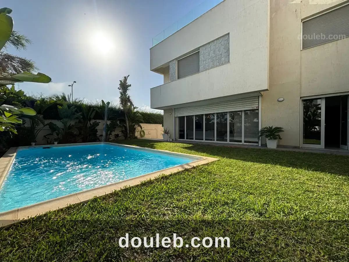 Villa s7 avec piscine au lac 2 à Tunis
