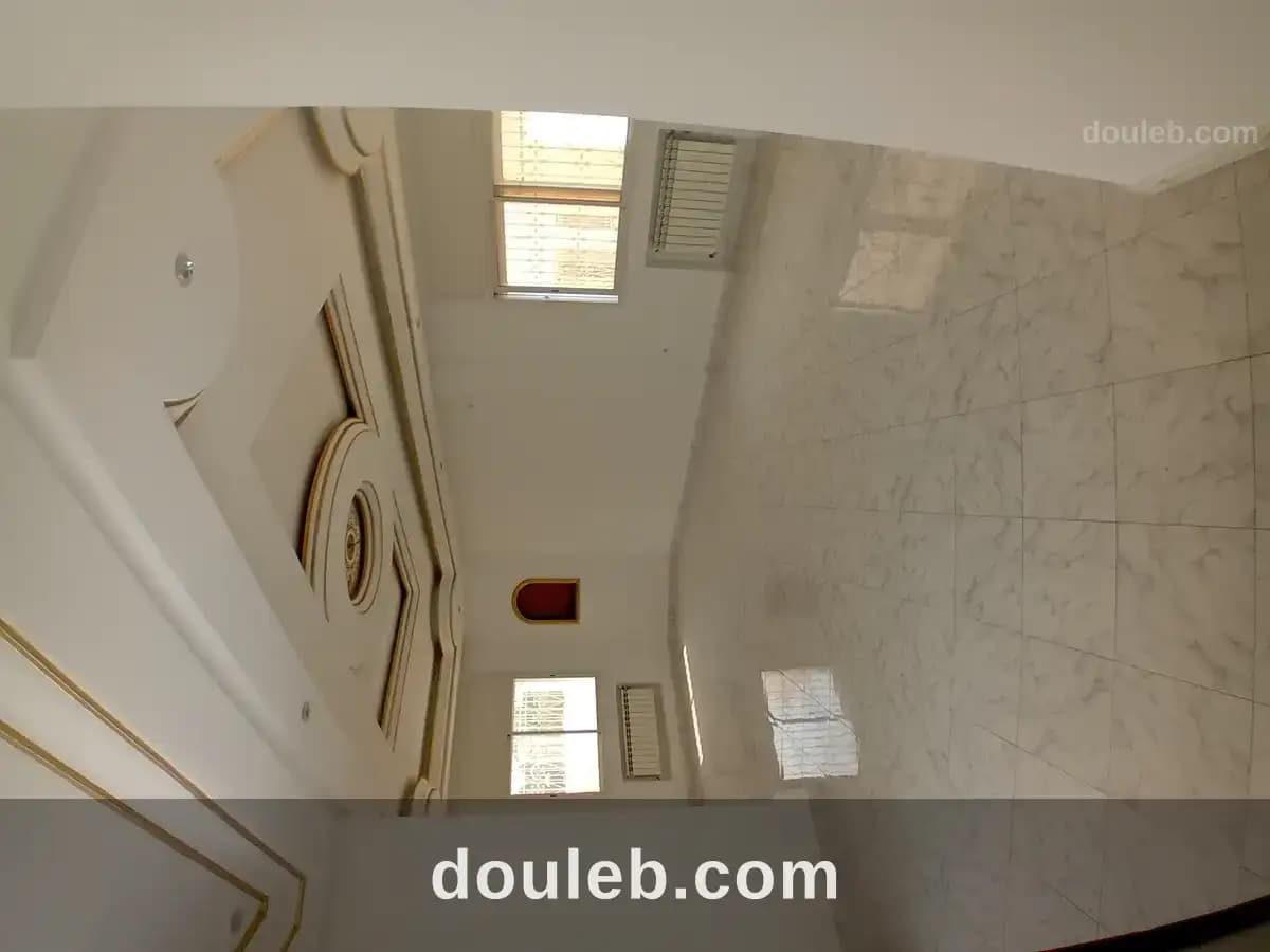 Rdc villa s4 hs avec jardin et garage à Tunis