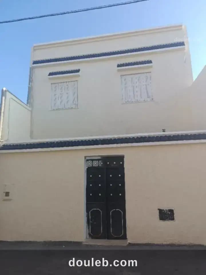 Maison de 100 m rdc et 1er à Tunis