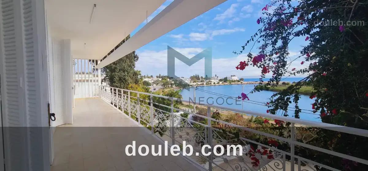 Villa vacance pied dans l'eau à Tunis