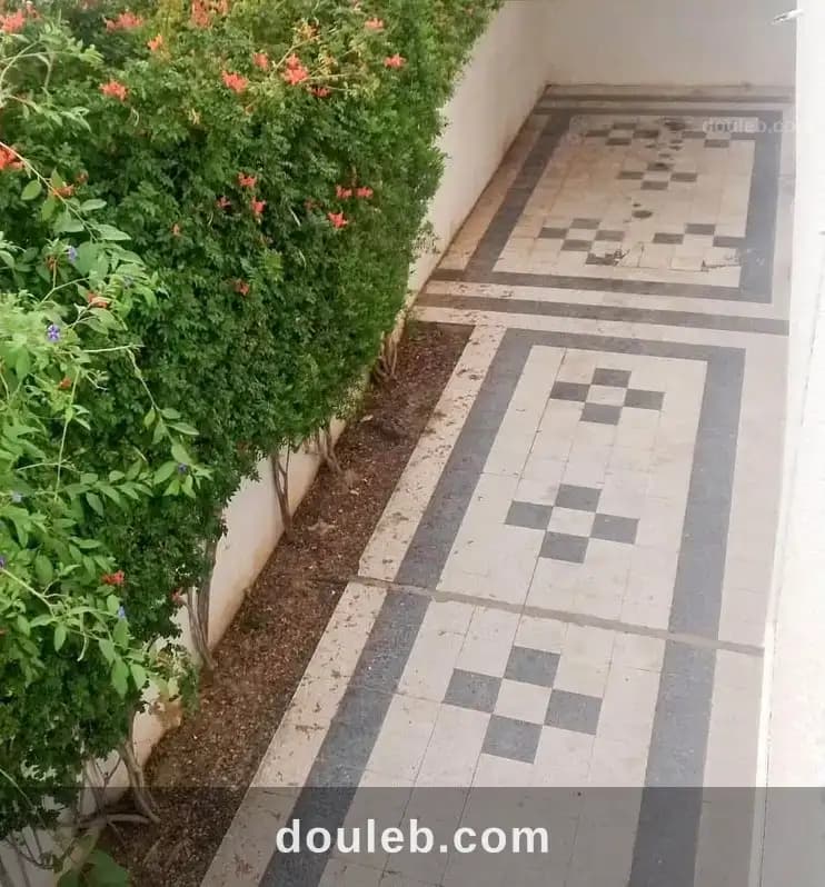 Menzah 8 villa s3 avec jardin et garage à Ariana