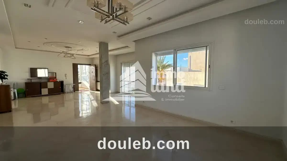 Etage de villa s3 au 2eme étage à la marsa à Tunis