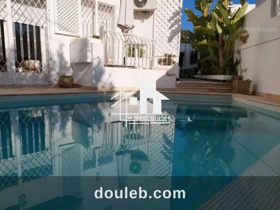 Villa meublé avec piscine à la marsa cité les pins à Tunis