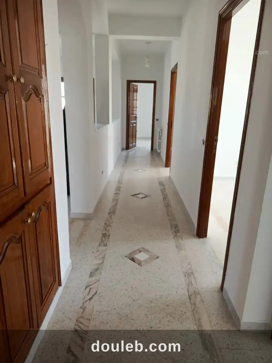Ennasr 2 spacieux étage villa s4 lumineux à Ariana