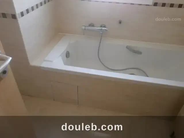 Bel appartement avec vue sur mer et terrasse - Miniature 3