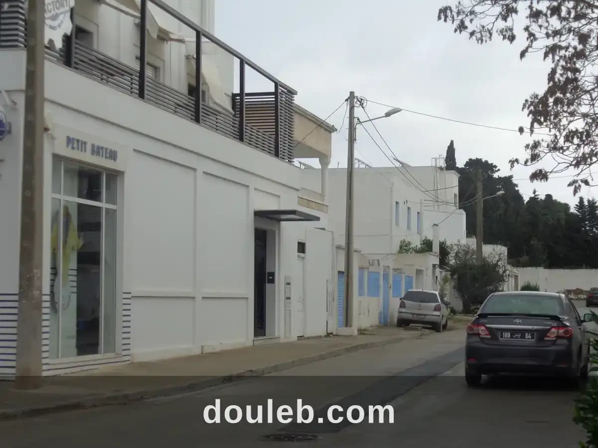 Loue un spacieux local commercial de 65 m2 - Miniature 2