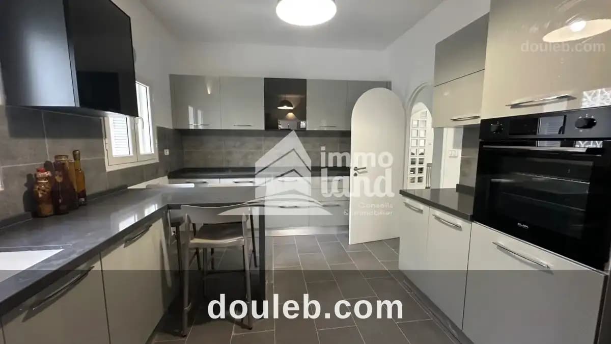 Villa sur deux niveaux à la marsa ville à Tunis