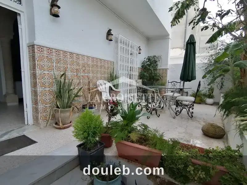 Villa s4 avec terrasse à gammarth zvl1526 à Tunis