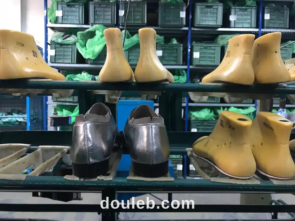 Usine atelier de chaussures à Ariana