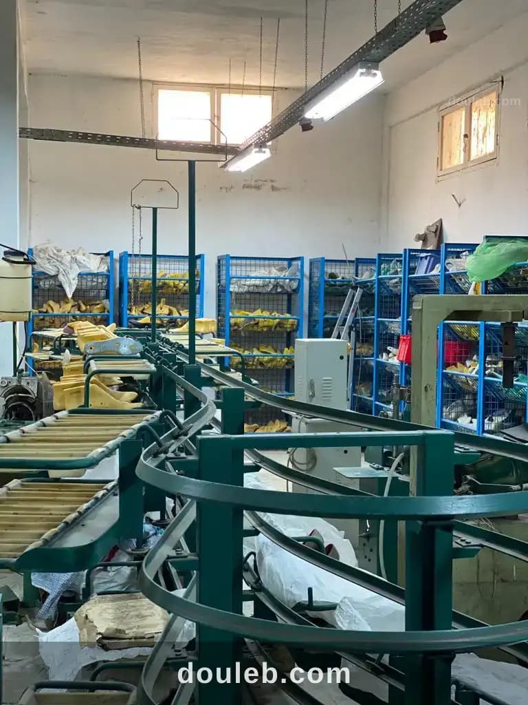 Usine atelier de chaussures - Miniature 4