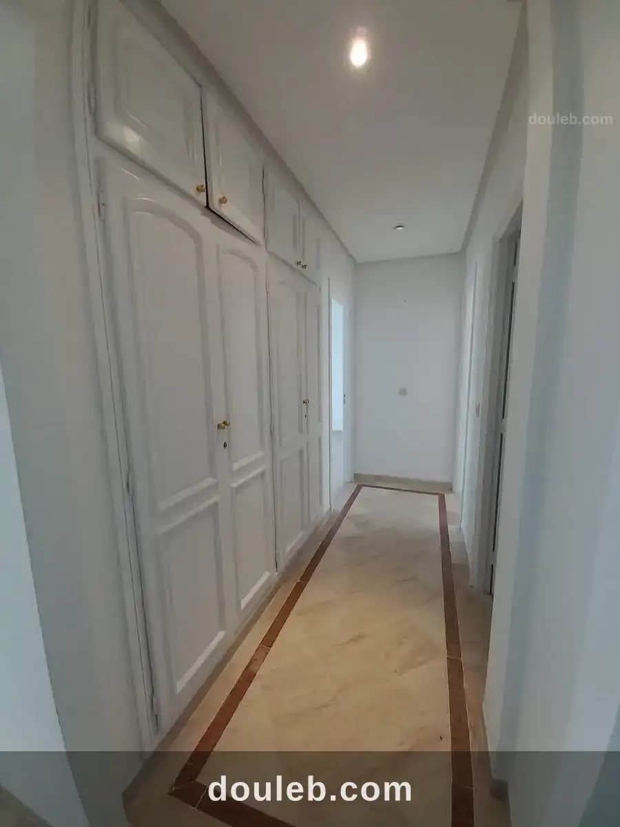 Ennasr 2 spacieux appt s2 bien situé à Ariana