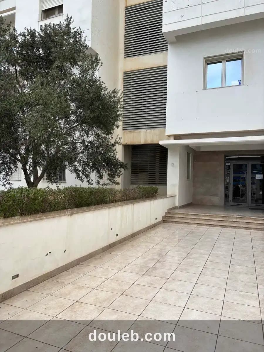 Appartement 3p au 2 étage avec place de parking à Tunis