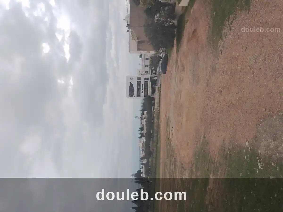 Lot viabilisé deux façades 866m hammamet à Nabeul
