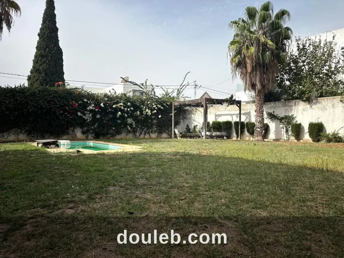 Etage de villa s5 avec piscine à la marsa ennassim à Tunis