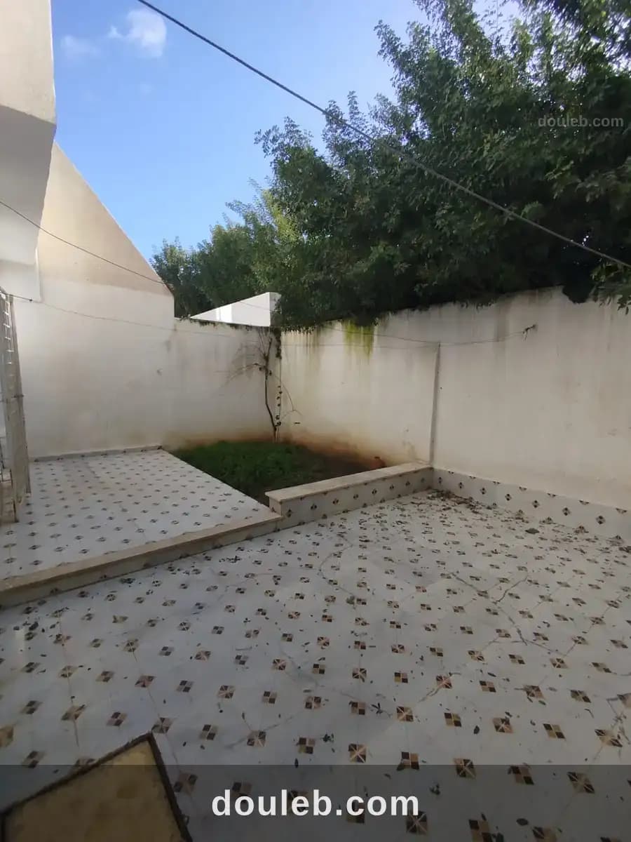 Rez de chaussée d'une villa s 3 cité nasr 1 à Ariana