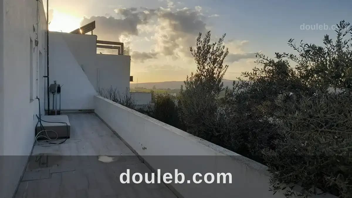 Étage d'une villa s 3 cité nasr à Ariana