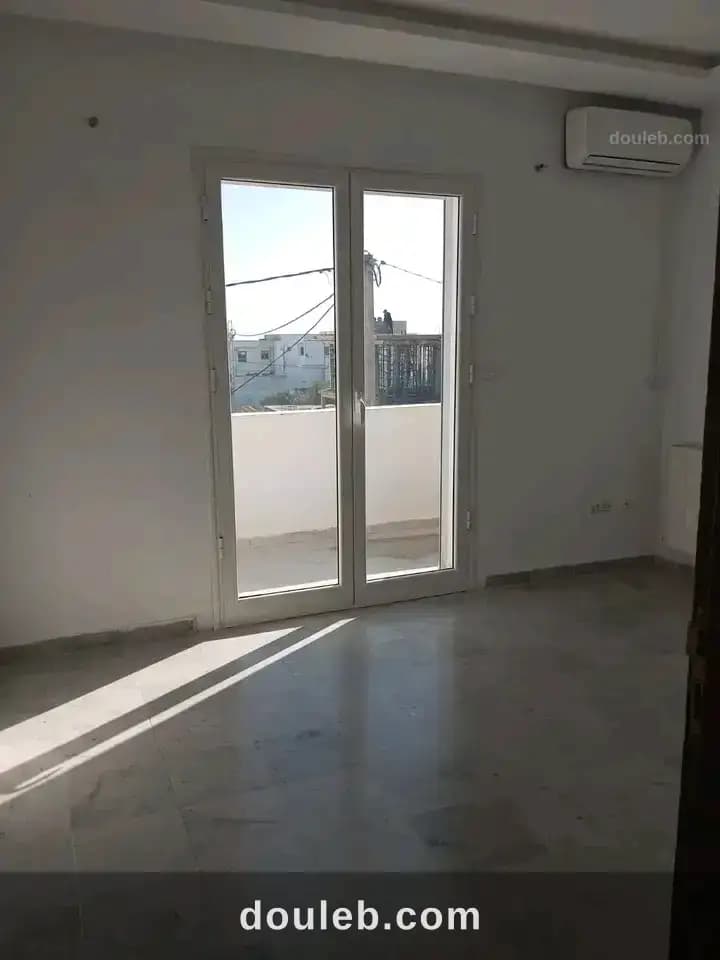 Étage d'une villa s 3 cité nasr - Miniature 4