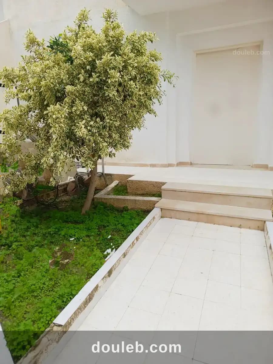 Ennasr rdc villa s 3 avec jardin et terrasse à Ariana