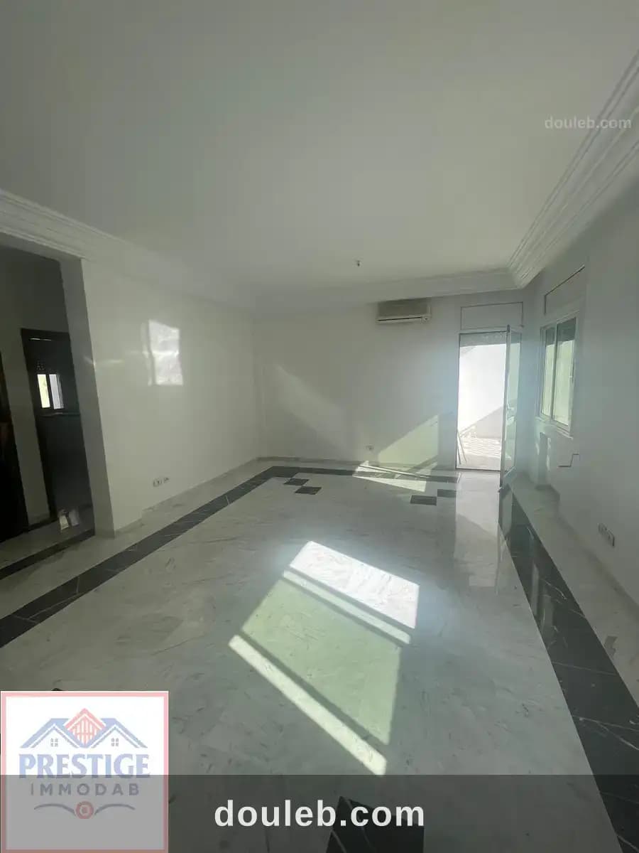 Lac 1 s2 avec ascenseur habitation ou bureaux à Tunis