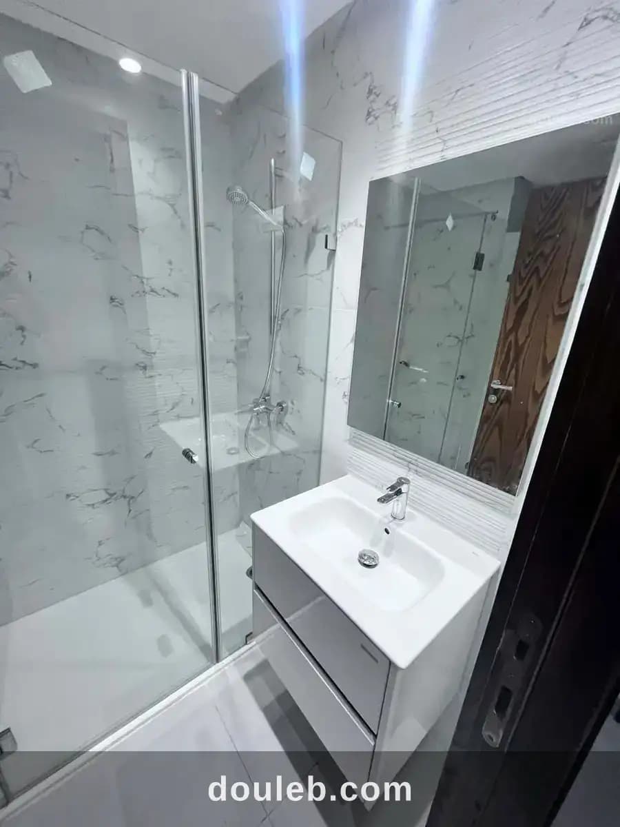 S 1 neuf jamais habité à Tunis