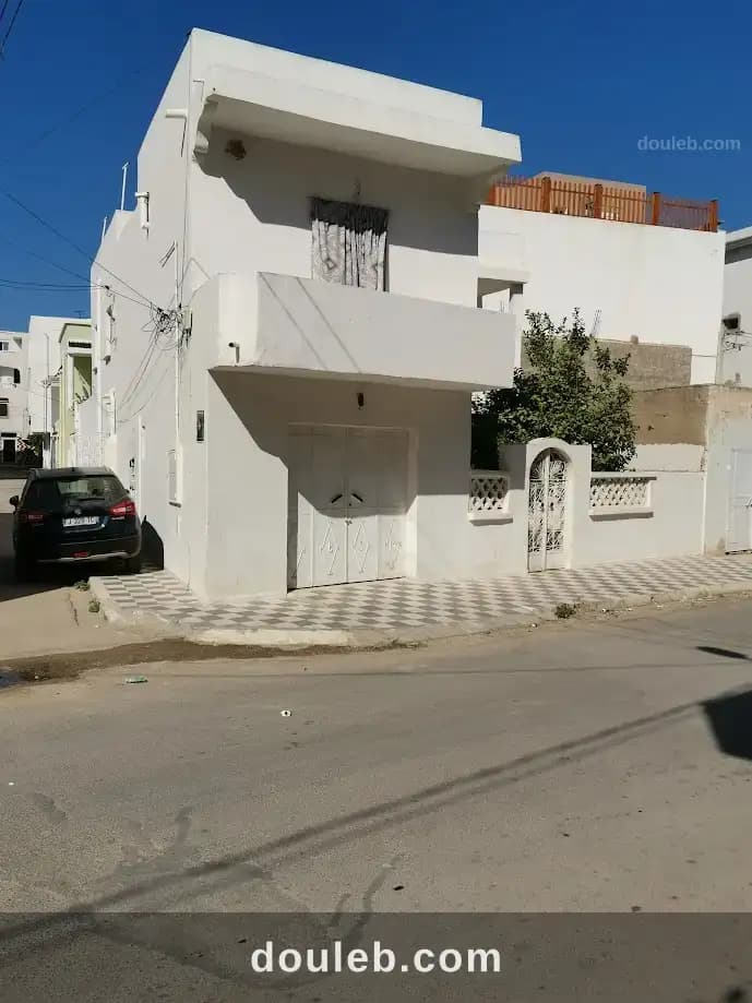 Maison à cité riadh sousse 2 étage plus garage à Sousse