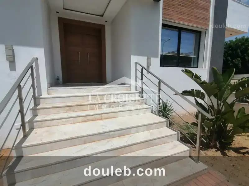 Rez de chaussée de villa s3 au lac2 zrcl0287 à Tunis