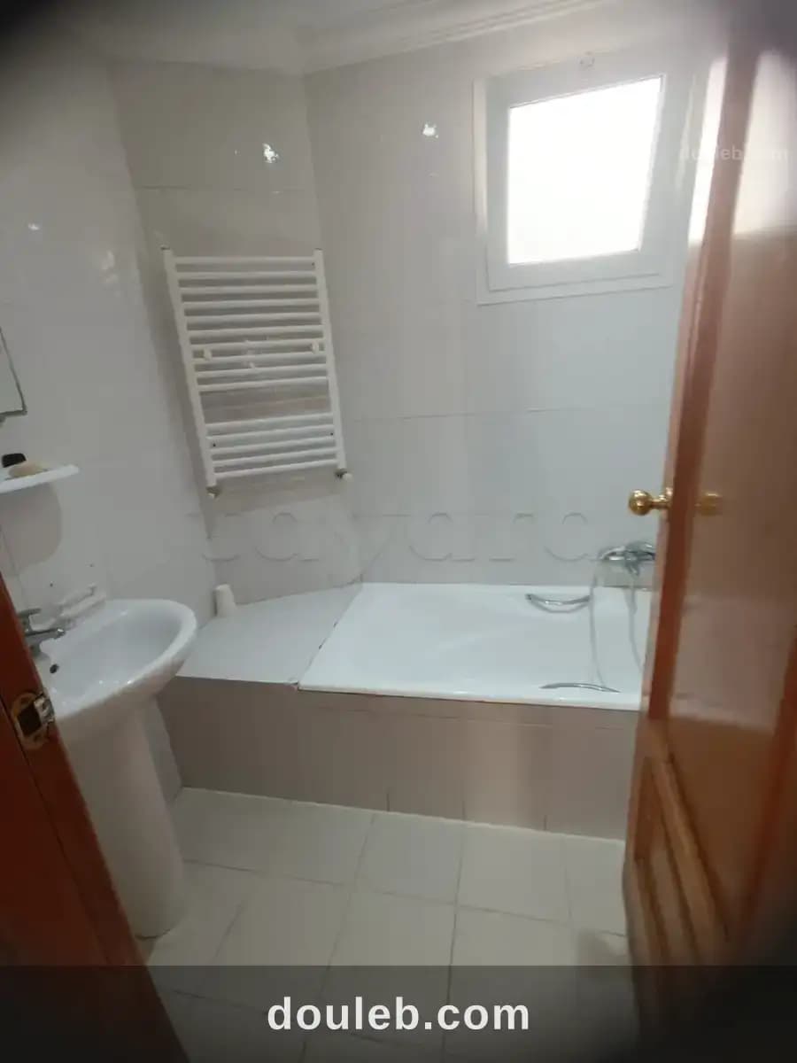 Un coquet appartement s2 à ennasr2 - Miniature 4