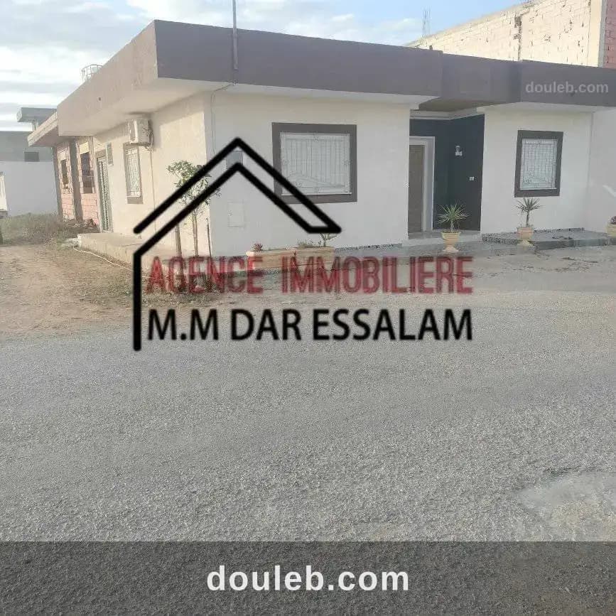 Maison sur la route goudronner à Nabeul