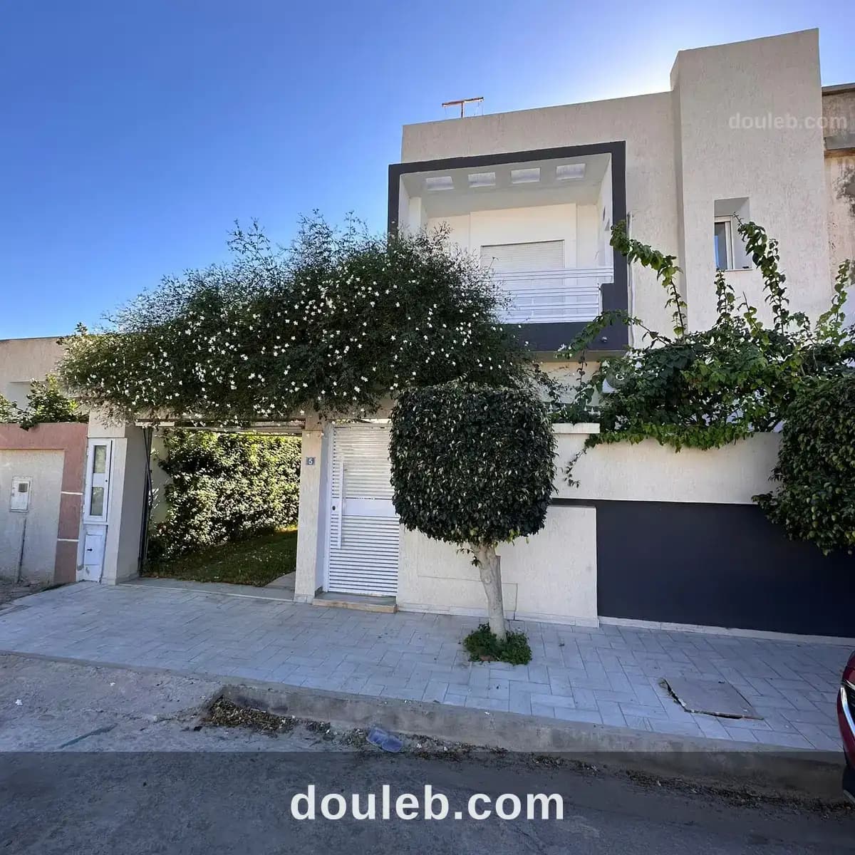 Superbe villa duplex haut standing s4 à Ben Arous